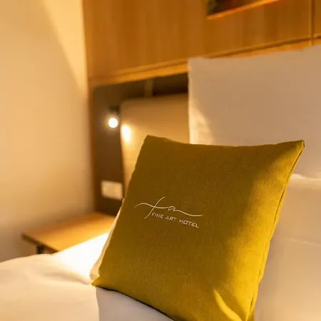 Hotel Fine Art *